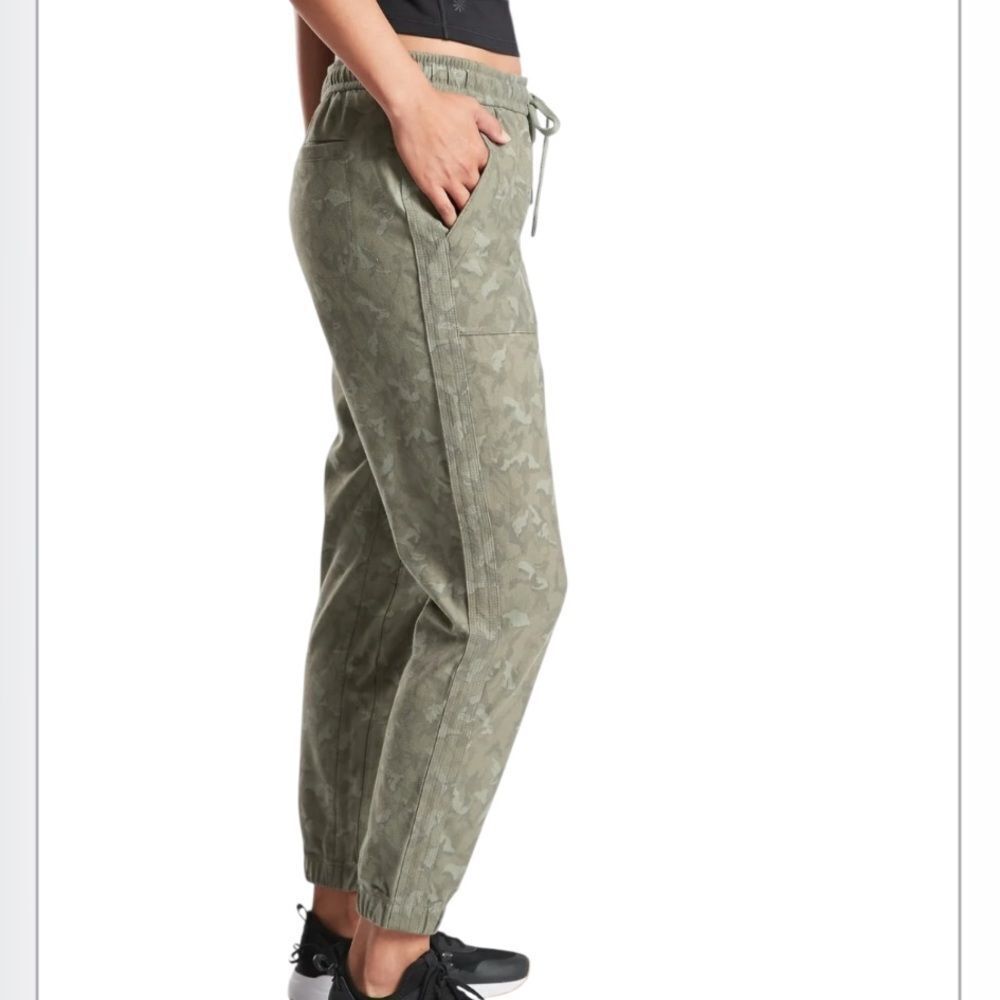 ATHLETA Joggers Size 4 Farallon Printed Laurel Olive